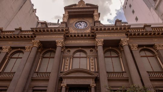 argentina-rompe-racha-de-compras-de-dolares-un-dia-despues-de-que-el-fmi-elogiara-su-politica