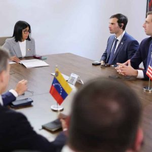 delegacion-del-departamento-de-energia-de-eeuu-se-reune-con-delcy-rodriguez