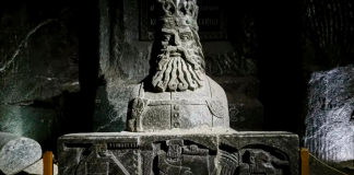 Unos arqueólogos abrieron la tumba de un rey de 500 años de antigüedad: varios de ellos no vivieron para contarlo unos-arqueologos-abrieron-la-tumba-de-un-rey-de-500-anos-de-antiguedad:-varios-de-ellos-no-vivieron-para-contarlo