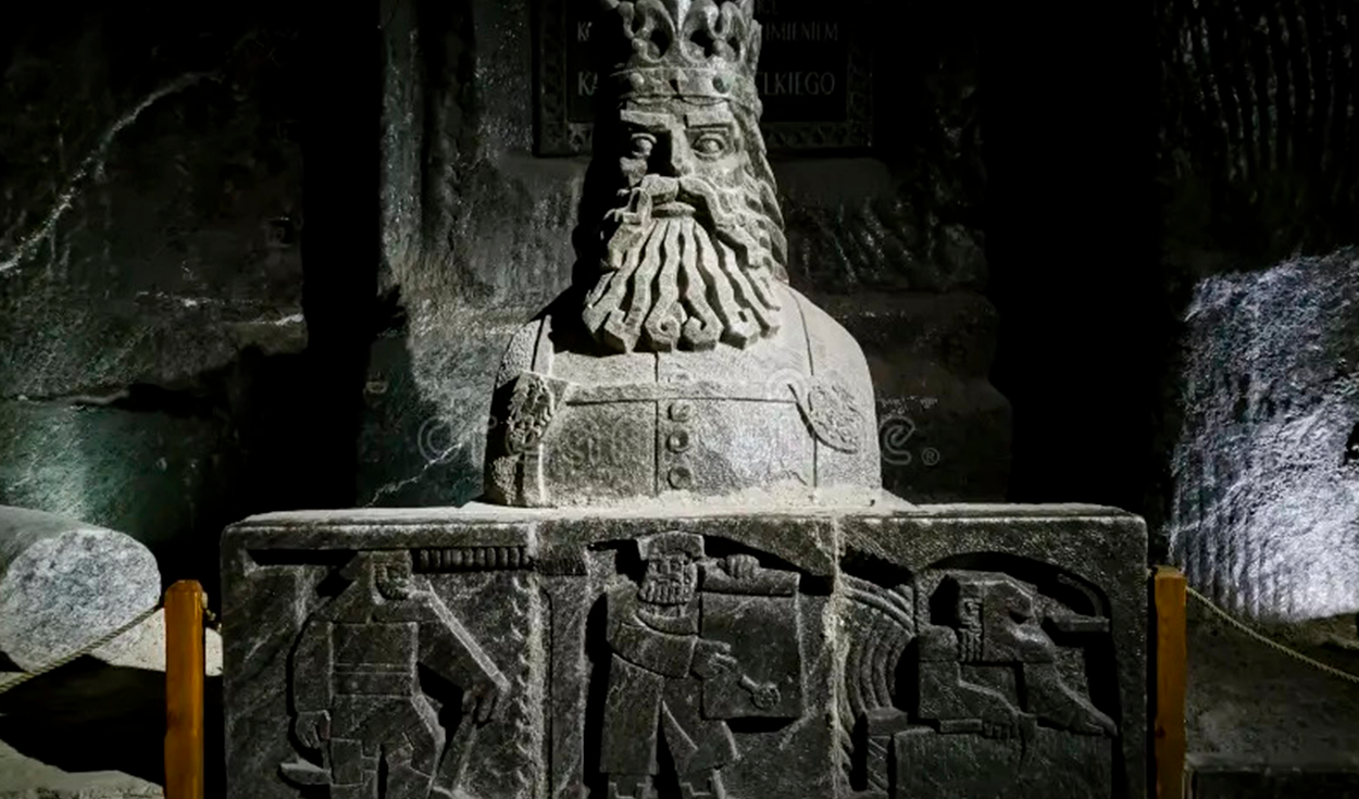 unos-arqueologos-abrieron-la-tumba-de-un-rey-de-500-anos-de-antiguedad:-varios-de-ellos-no-vivieron-para-contarlo