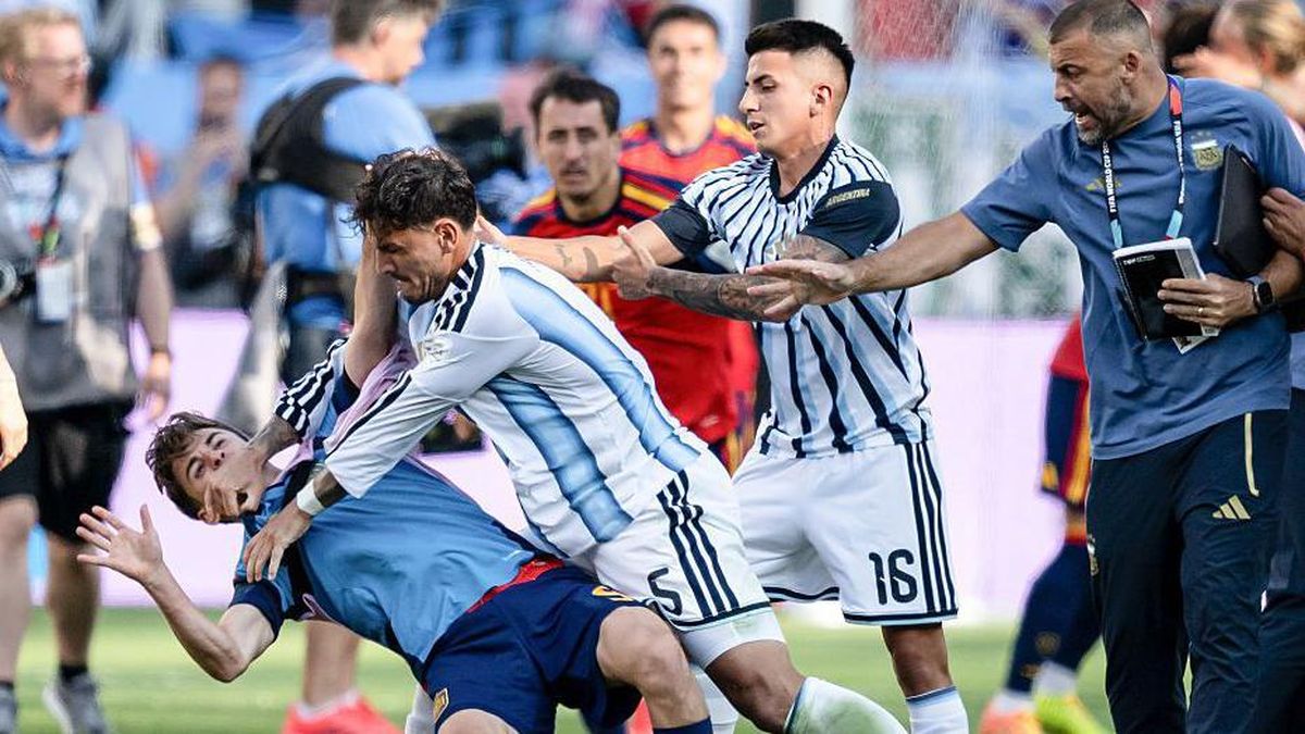 mundial-2026:-cuales-son-las-sanciones-que-puede-imponer-la-fifa-en-la-investigacion-que-le-abrio-a-argentina,-sobre-paredes,-almada,-molina-y-la-afa