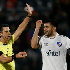 el-nuevo-rol-de-maxi-gomez-como-capitan-de-nacional-tras-una-meditada-decision-de-jorge-bava,-quien-explico-lo-que-busco-con-su-designacion