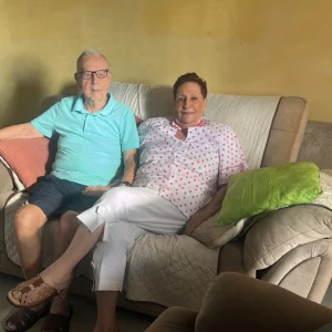 la-corte-constitucional-ordeno-reabrir-una-terraza-para-beneficiarios-a-unos-abuelitos-y-que-pudieran-recibir-sus-medicamentos-a-traves-de-un-canasto.