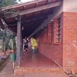 (video)-bomberos-intervinieron-en-colegio-por-derrame-de-veneno!