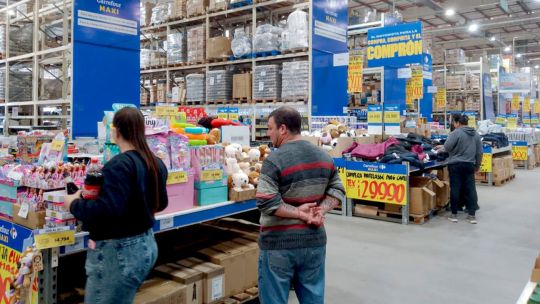 impulso-para-milei-a-medida-que-la-inflacion-mensual-cae-por-debajo-del-umbral-del-2%