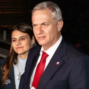 kast-asegura-que-la-reconstruccion-de-infraestructura-se-iniciara-pronto