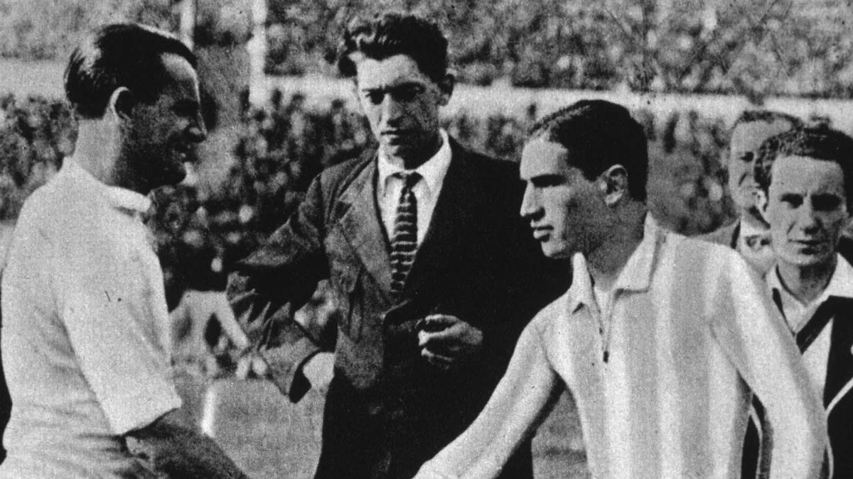 “el-primer-pais-en-levantar-el-mayor-titulo-mundial-del-futbol”:-la-fifa-recordo-el-aniversario-de-la-final-de-la-copa-del-mundo-1930-que-uruguay-le-gano-a-argentina