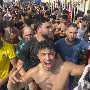aluvion-de-inmigrantes-marroquies-en-ceuta:-videos-en-redes-para-llegar-a-nado-y-un-limbo-juridico-que-enciende-alarmas