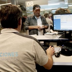 milei-orders-expulsion-of-migrants-who-attack-argentines-with-hate-comments