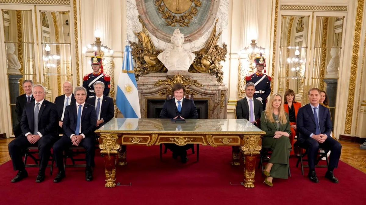 javier-milei-anuncio-la-reforma-a-la-carta-organica-del-bcra:-criticas-al-kirchnerismo,-“shutdown”-e-incentivos-para-el-dolar-colchon