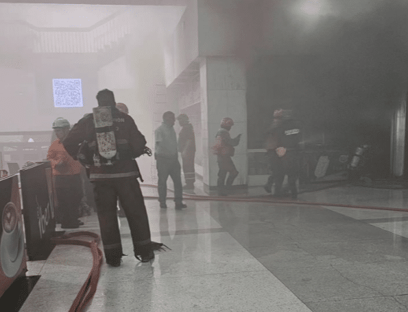 bomberos-controlan-incendio-en-feria-escolar-del-ccct