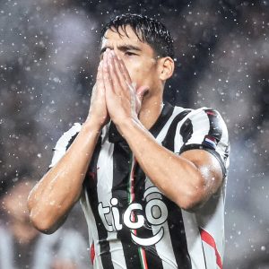 ya-se-sabe-cuanto-tiempo-va-a-estar-lorenzo-melgarejo-fuera-de-las-canchas