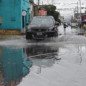 inameh-reporta-lluvias-y-actividad-electrica-en-venezuela-por-salida-de-la-onda-tropical-n-31