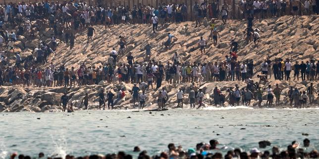 espagne:-des-centaines-de-personnes-entrees-illegalement-dans-lenclave-espagnole-de-ceuta