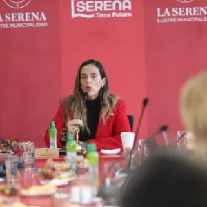 alcaldesa-de-la-serena-anuncia-accion-judicial-contra-aguas-del-valle-por-prolongado-corte-de-agua