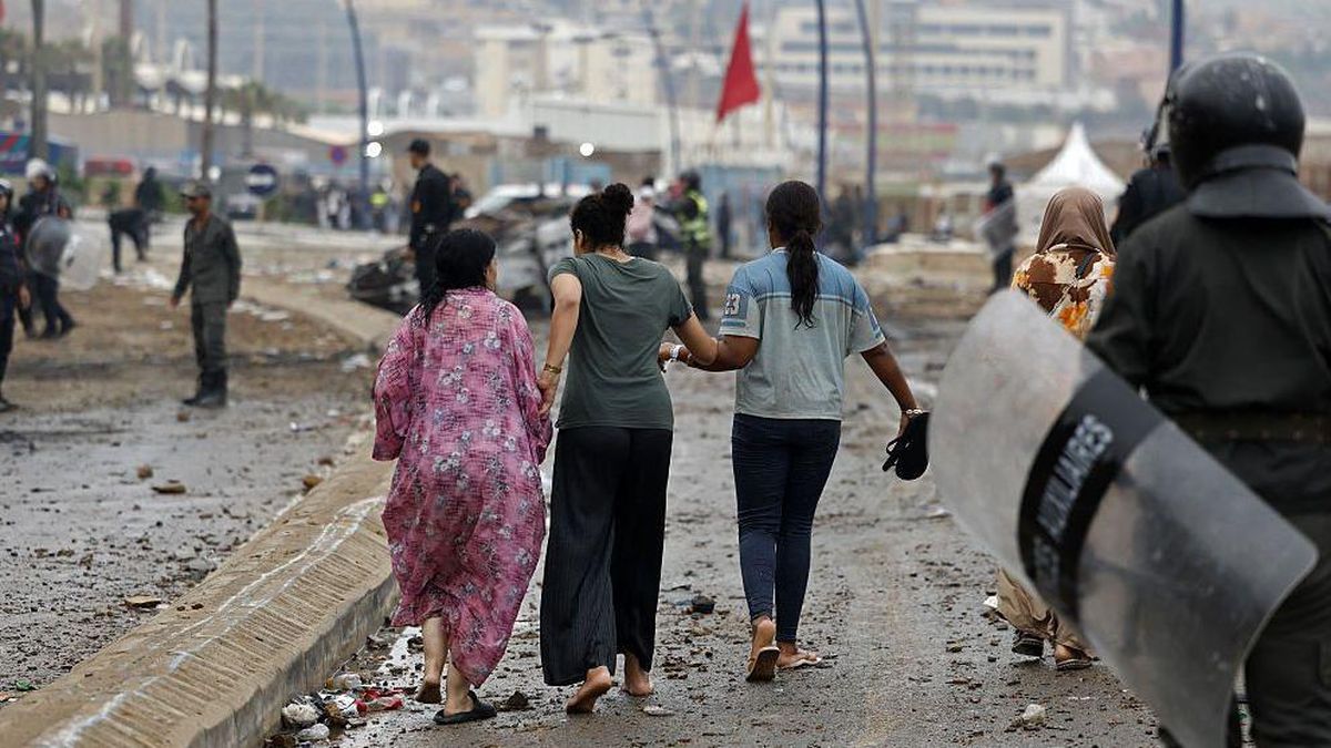 “estamos-atrapadas-aqui,-sin-poder-volver-a-casa”:-la-desesperacion-de-los-miles-de-migrantes-que-cruzaron-la-frontera-entre-marruecos-y-espana-por-ceuta