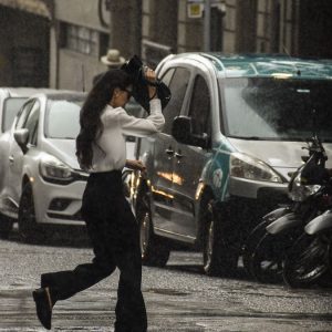 tormentas-y-lluvias-en-uruguay:-inumet-espera-que-lo-peor-llegue-en-la-madrugada-y-advierte-como-estara-el-fin-de-semana