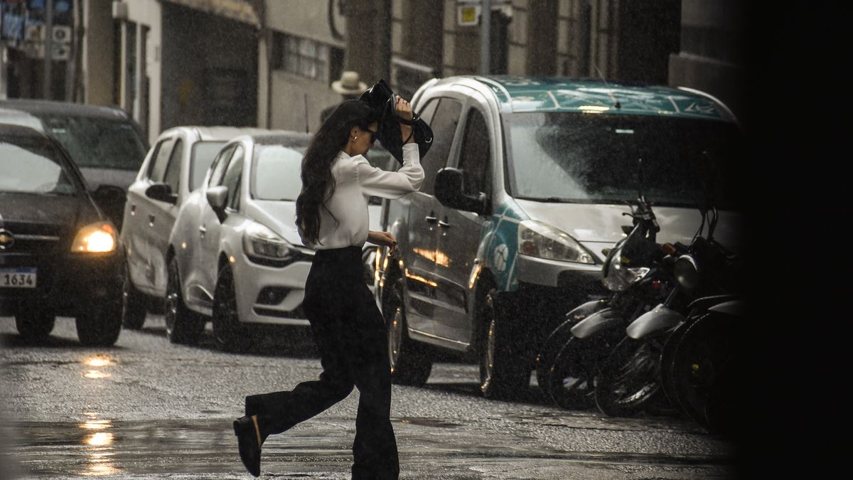 tormentas-y-lluvias-en-uruguay:-inumet-espera-que-lo-peor-llegue-en-la-madrugada-y-advierte-como-estara-el-fin-de-semana