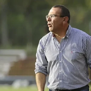 tras-la-confirmacion-de-diego-forlan-como-nuevo-dt,-la-seleccion-uruguaya-contrato-a-gustavo-bueno-para-dirigir-a-la-sub-15