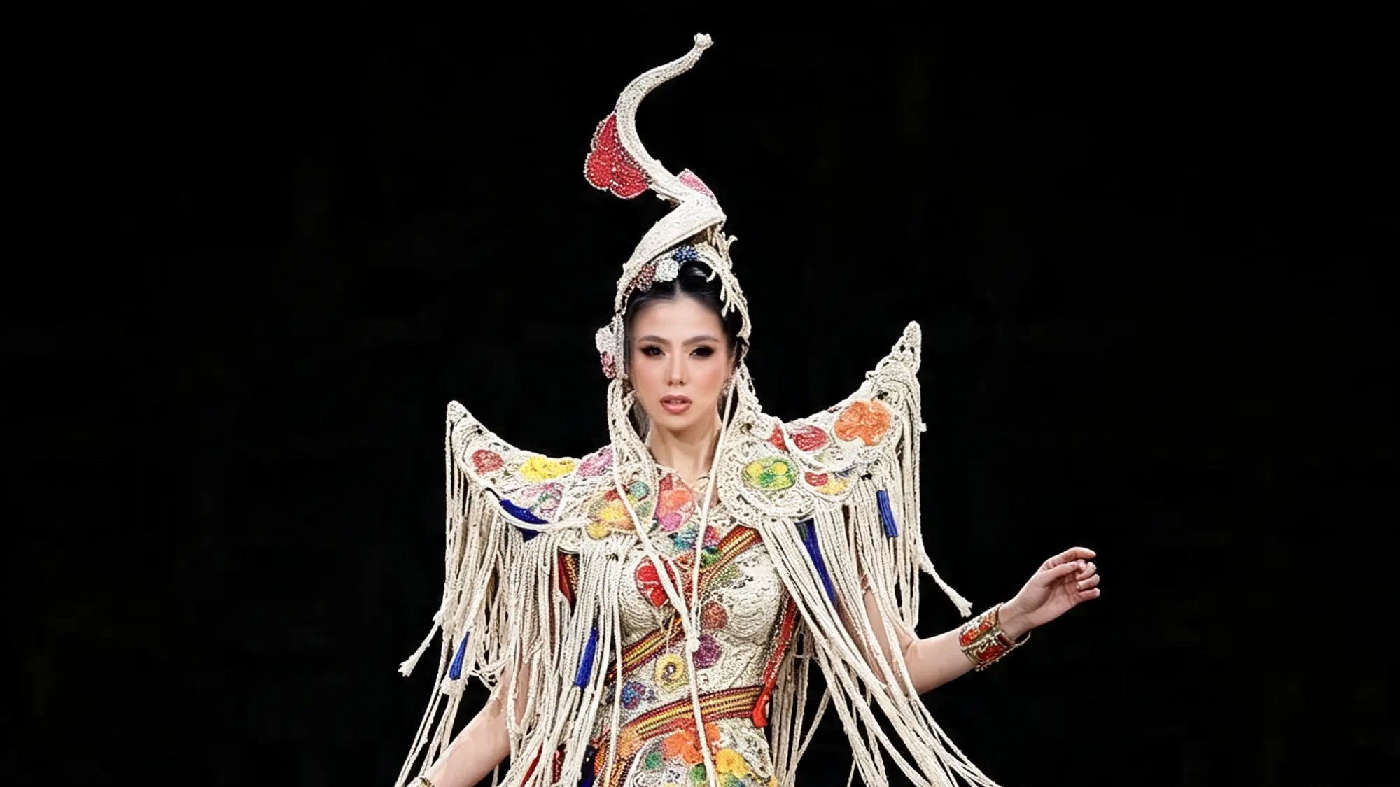 nande-miss-supranational-se-lucio-como-guerrera-guarani!