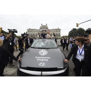 revive-la-polemica:-respuesta-de-presidencia-omitio-fundamentacion-tecnica-de-por-que-se-eligio-vehiculo-hyundai-para-desfile-de-asuncion