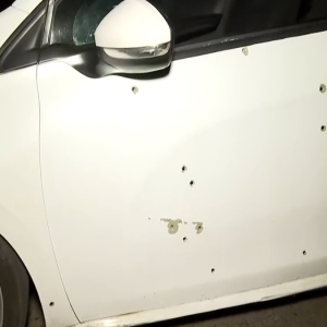 ataque-a-disparos-a-auto-en-la-tablada:-joven-de-21-anos-fue-baleado-mientras-viajaba-con-bebe-de-cuatro-meses