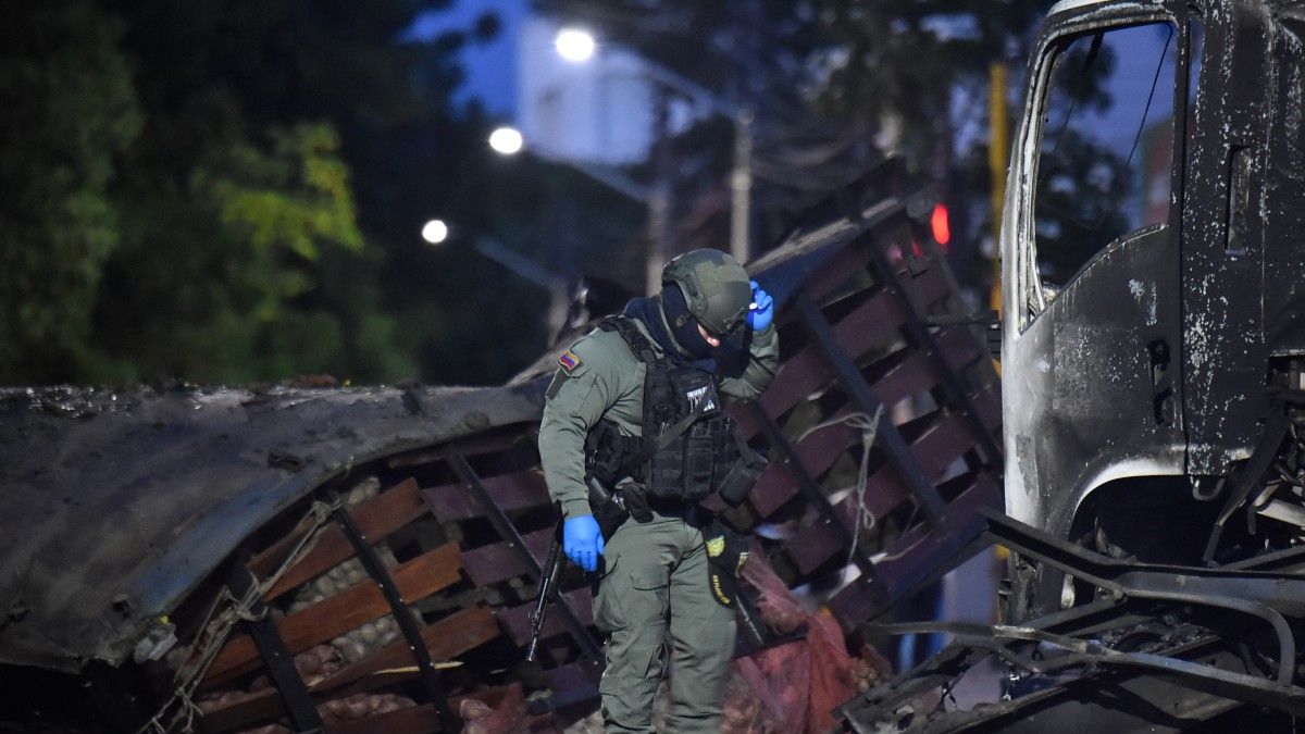 “el-terrorismo-no-intimidara-a-colombia”:-camion-bomba-exploto-en-cucuta-seis-dias-antes-de-la-asuncion-de-abelardo-de-la-espriella-y-hay-al-menos-11-heridos