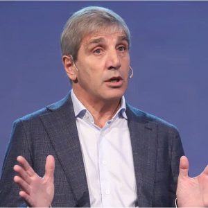 luis-caputo-descarto-ayuda-para-las-familias-endeudadas:-“es-un-tema-entre-privados”