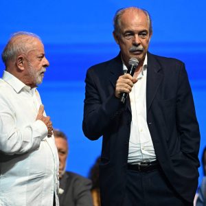 mercadante-rebate-flavio,-fala-em-omissao-do-governo-bolsonaro-e-diz-que-lula-investiu-80%-mais-em-sp