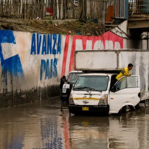 lluvia-en-lima:-distritos-amanecieron-con-calles-inundadas-y-transito-afectado-por-pistas-resbalosas