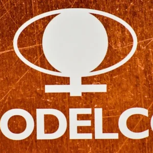 el-74%-rechaza-privatizar-codelco;-la-mitad-la-prefiere-estatal