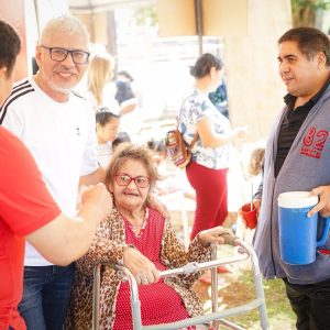 rigo-chamorro-recorrio-don-bosco-de-cde-y-compartio-almuerzo-con-la-muchachada
