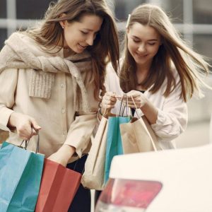 gastos-en-dolares-durante-un-viaje:-que-tener-en-cuenta-al-pagar-consumos-en-el-exterior