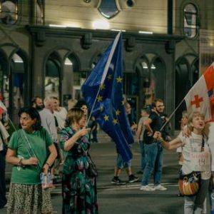 en-georgie,-le-plus-long-mouvement-de-contestation-de-lhistoire-du-pays,-vitrine-de-la-resistance:-on-defend-notre-avenir-europeen