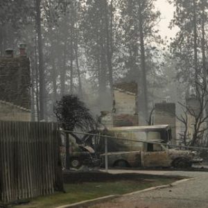 etats-unis:-les-images-des-feux-de-foret-qui-ravagent-spokane