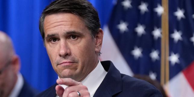 aux-etats-unis,-le-ministre-de-la-justice-par-interim-enterre-le-fonds-anti-instrumentalisation-pour-debloquer-sa-nomination-definitive-au-gouvernement