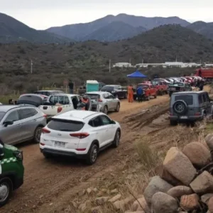 movilizacion-se-mantiene-en-acceso-a-faena-de-minera-tres-valles