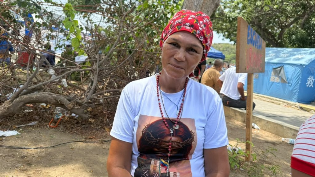 jazmin-urimare,-la-maestra-que-lucha-por-educar-bajo-una-carpa-en-vargas