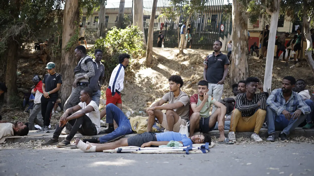 asi-esta-ceuta-tras-la-invasion-de-inmigrantes-ilegales:-miedo,-comercios-cerrados-y-mas-de-10.000-marroquies-deambulando-por-las-calles