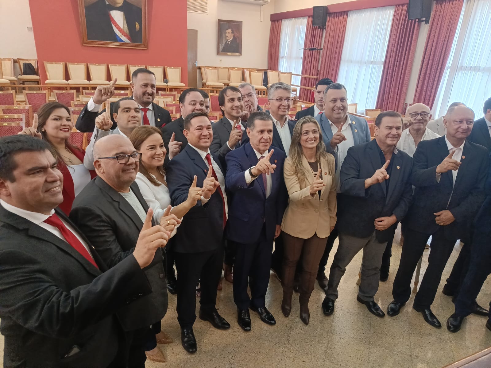 horacio-cartes-pidio-a-candidatos-a-intendentes-ganar-en-los-19-distritos-de-central