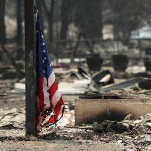 incendies-aux-etats-unis-:-le-nord-ouest-du-pays-confronte-a-une-saison-des-feux-exceptionnelle;-la-ville-de-spokane-ressemble-a-une-zone-de-guerre