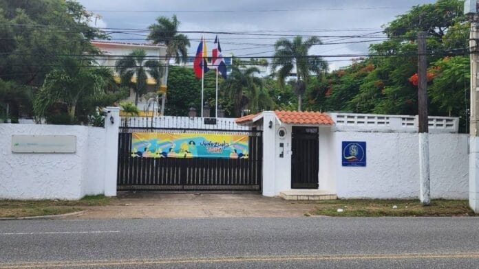 chile,-peru-y-republica-dominicana-reactivan-consulados-en-venezuela,-pero-con-cautela