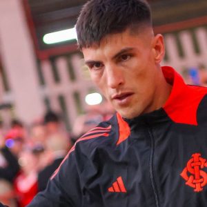 el-duro-momento-de-sergio-rochet:-lo-operan-este-martes-y-el-club-contrato-a-un-arquero-de-primer-nivel-para-internacional-de-porto-alegre