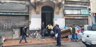 Desalojo en Ciudad Vieja: más de 20 familias fueron retiradas de edificio por denuncias de venta de droga e irregularidades contractuales desalojo-en-ciudad-vieja:-mas-de-20-familias-fueron-retiradas-de-edificio-por-denuncias-de-venta-de-droga-e-irregularidades-contractuales