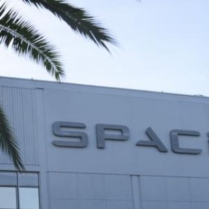 spacex-double-quasiment-son-chiffre-daffaires,-sans-enrayer-la-chute-de-son-titre-recemment-introduit-en-bourse