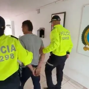 fiscalia-revela-aterrador-crimen-en-caldas:-hombre-habria-asesinado-a-su-pareja,-abusado-de-su-cuerpo-sin-vida-y-de-sus-dos-hijas;-asi-fue-capturado