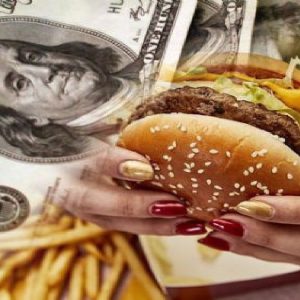 indice-big-mac:-argentina-mejora-en-el-ranking,-pero-el-peso-sigue-sobrevaluado-un-19%