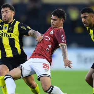 penarol-vs-wanderers-en-vivo-por-la-final-del-torneo-intermedio:-los-aurinegros-ya-llegaron-al-estadio-centenario
