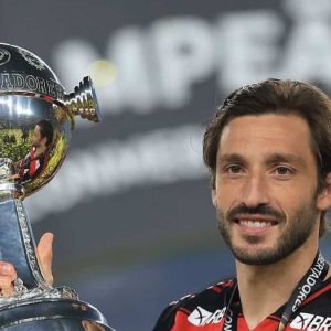 el-club-espanol-que-va-con-todo-por-la-contratacion-de-matias-vina,-quien-se-encuentra-inactivo-y-apartado-en-river-plate-argentino,-a-prestamo-de-flamengo