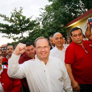 camilo-perez-podria-sacar-hasta-20-puntos-de-ventaja,-hei-encuestador